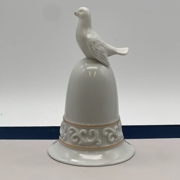 AVON Bell White Dove Exclusively Handcrafted 1981 Tapestry Collection Figurine - Picture 1 of 9